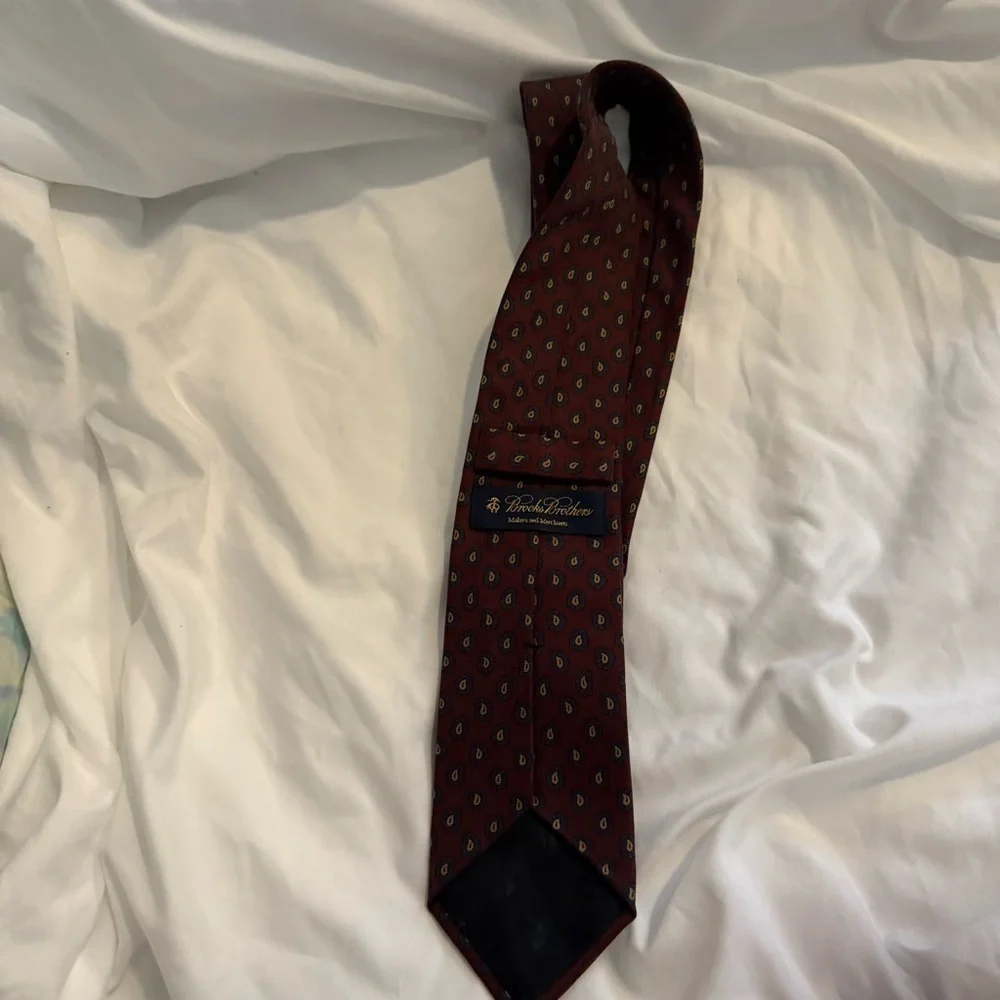 Like New Brooks Brothers Paisley Tie